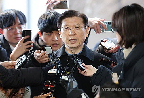 윤석열 대통령에 대한 고위공직자범죄수사처의 체포영장 집행을 저지한 박종준 대통령 경호처장이 10일 오전 서울 서대문구 국가수사본부로 출석하고 있다. [연합뉴스]